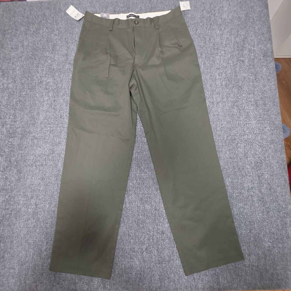 Dockers Easy Khaki Mens 33x32 Classic Fit Pleated Pants Olive Green NWT